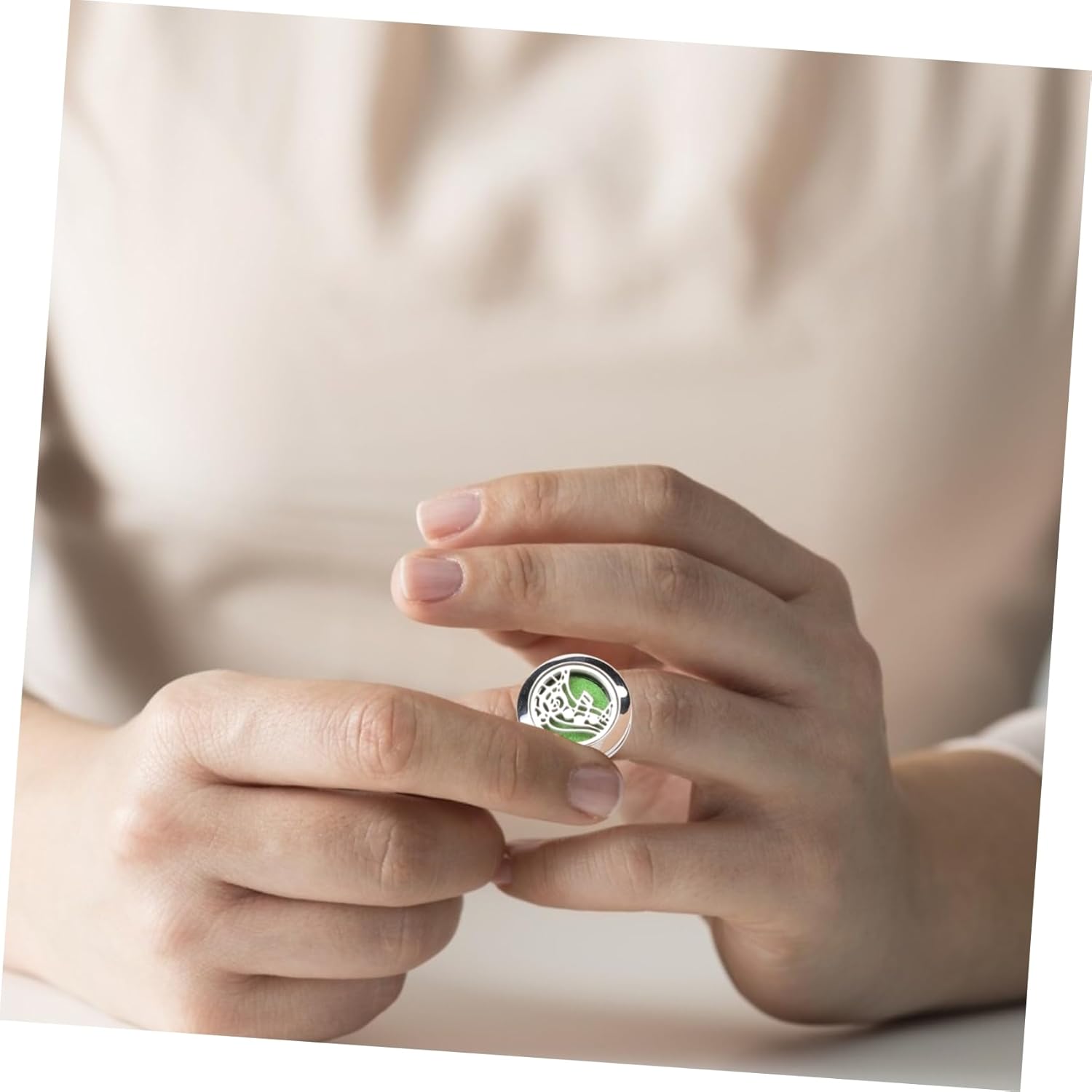 BESPORTBLE Adjustable Open Ring Essential Oil Diffuser