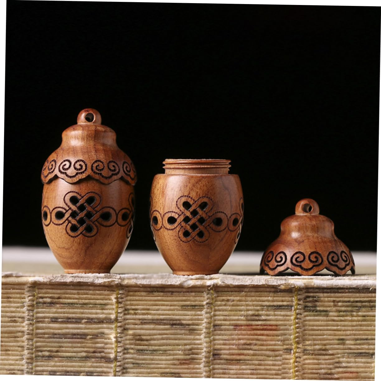 GALPADA Carving Aromatherapy Diffuser Pendant Bottle
