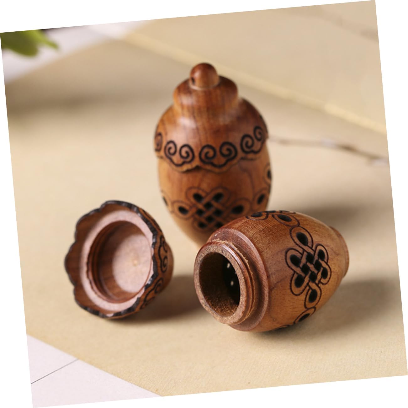 GALPADA Carving Aromatherapy Diffuser Pendant Bottle